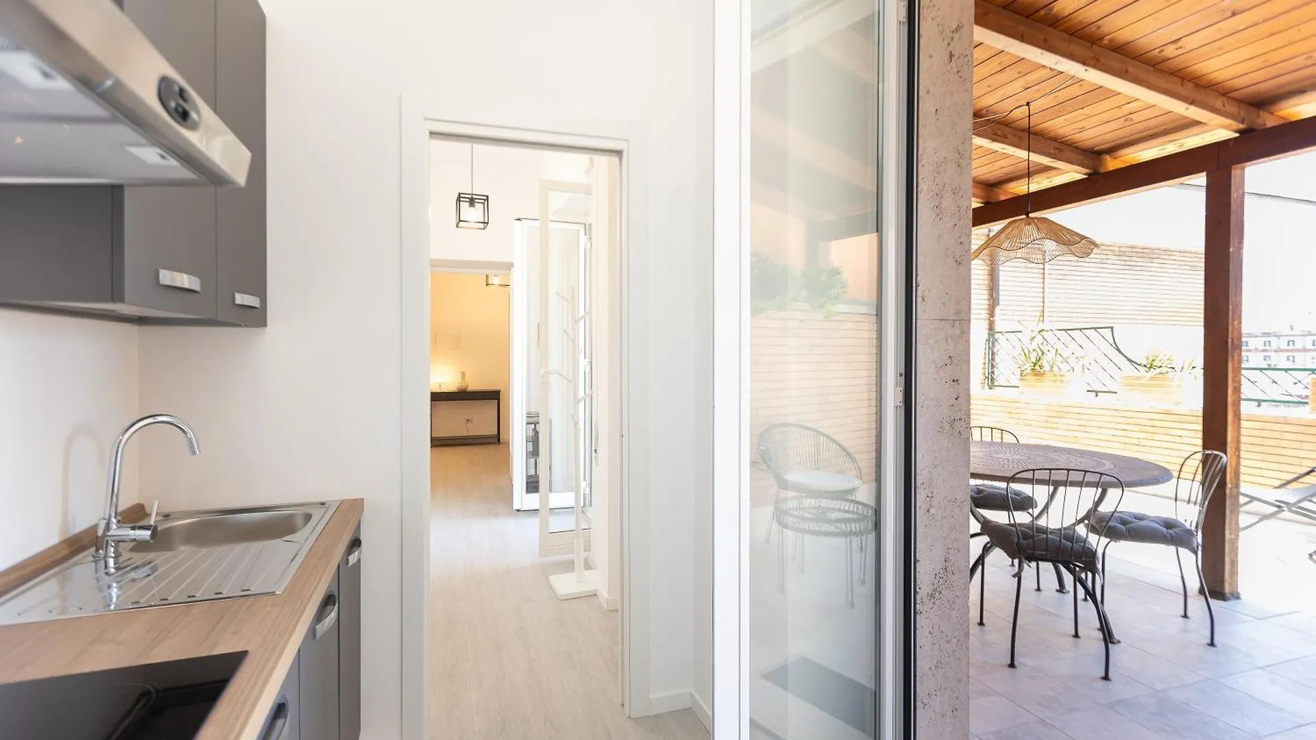 Constance Terrace Apartment By Rental In Roma Italia