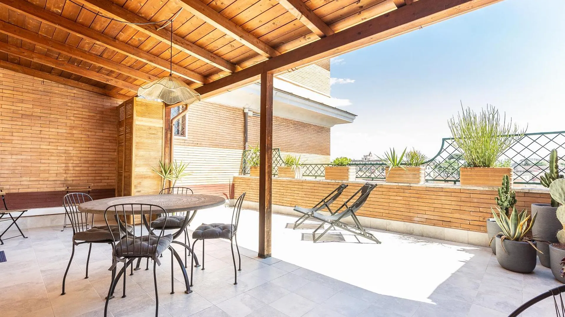 Constance Terrace Apartment By Rental In ローマ 0*,